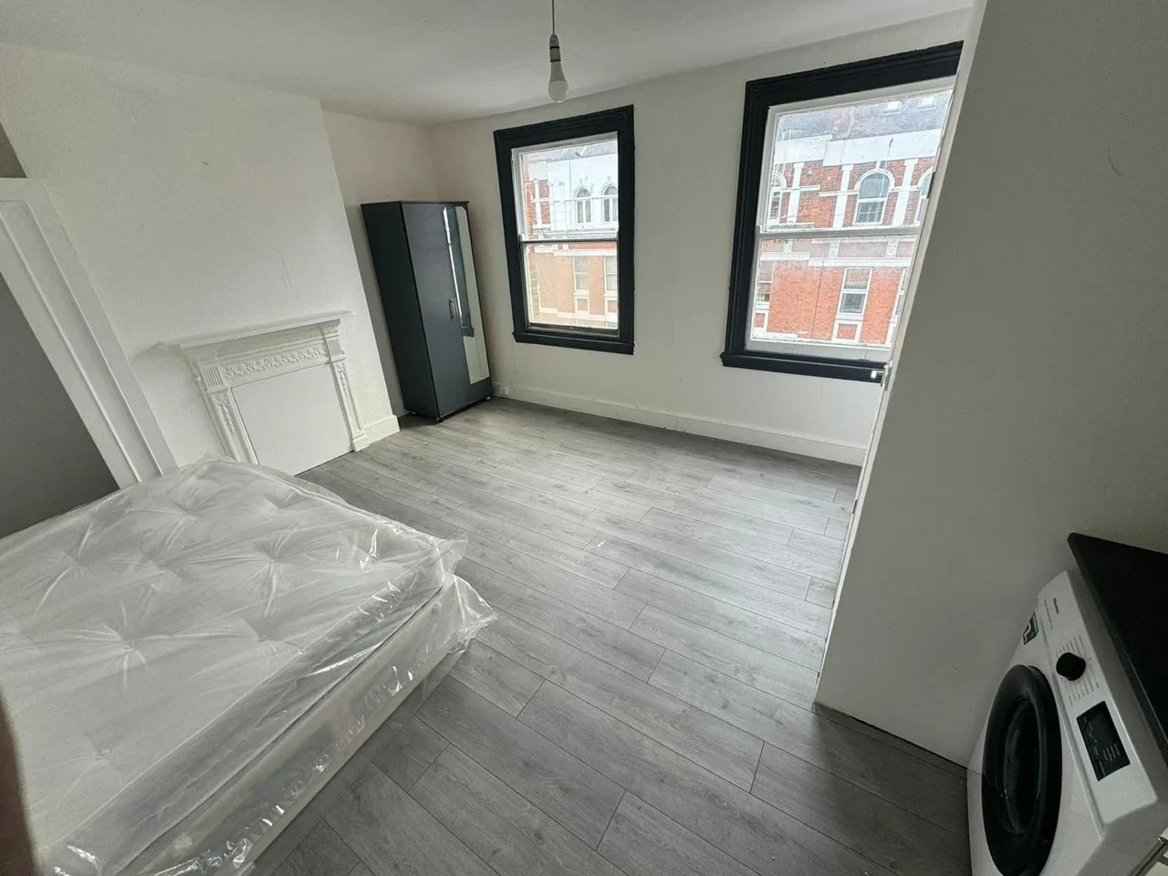 Flat West End Lane in Greater London