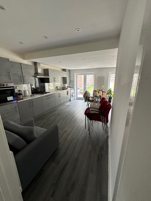 Room Warley Road in Sandwell