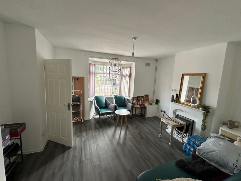 Room Warley Road in Sandwell