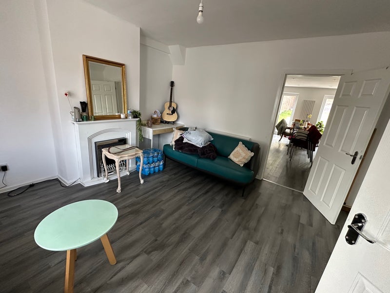 Room Warley Road in Sandwell