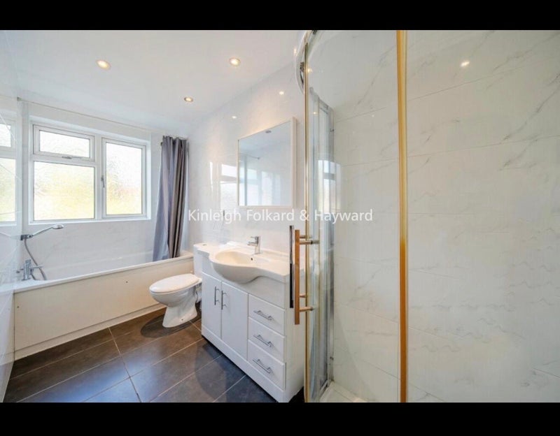 Room Pendennis Road in Greater London
