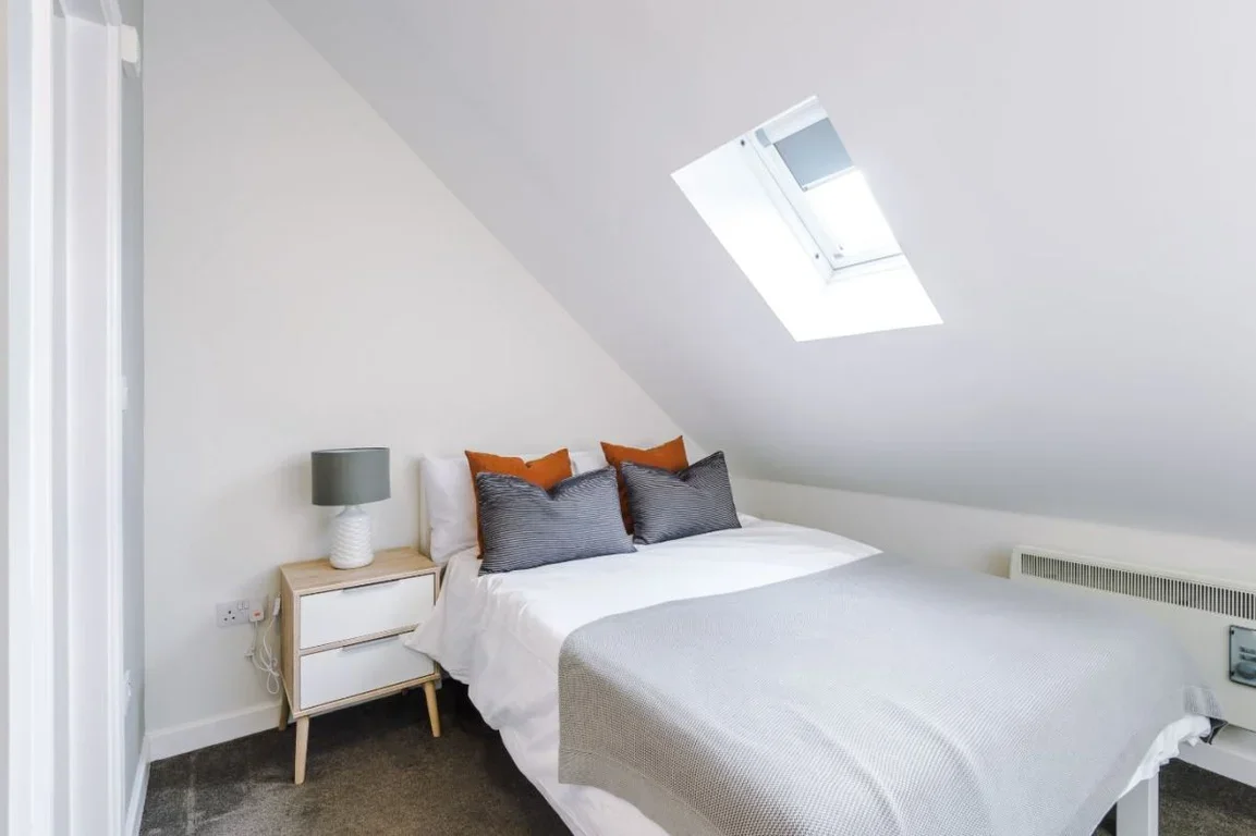 Flat Jesmond Road in Newcastle upon Tyne