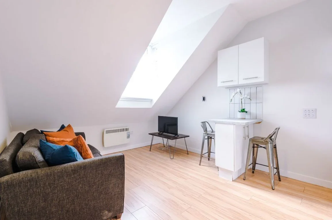 Flat Jesmond Road in Newcastle upon Tyne