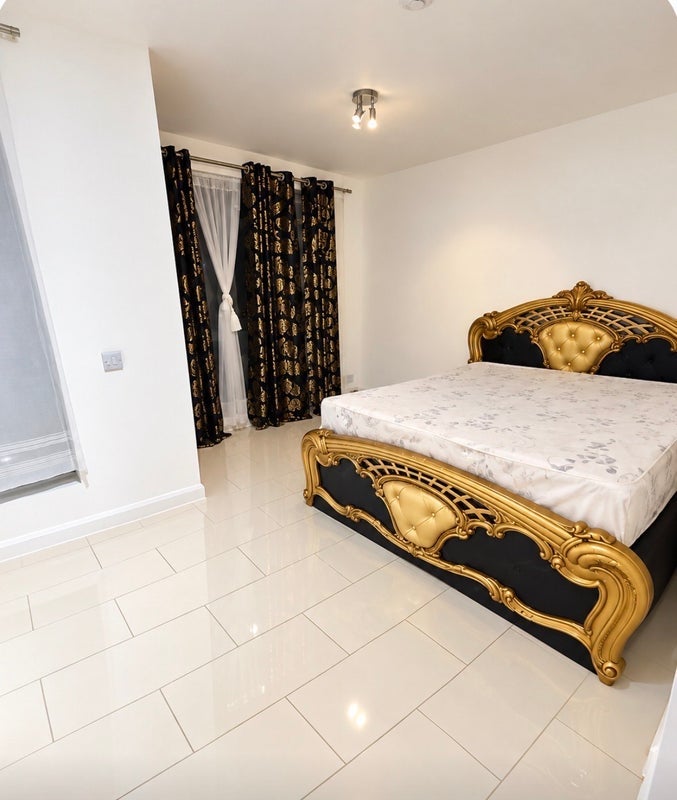 Room Evering Road in Greater London