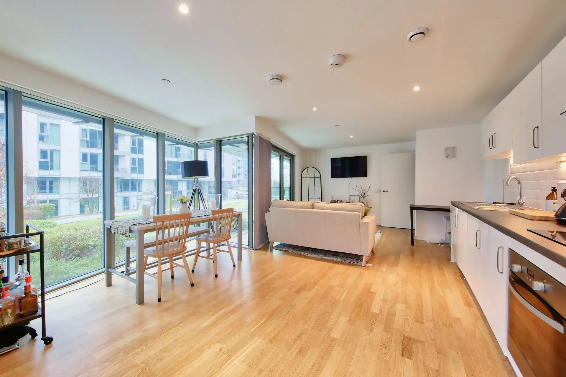 Flat Enterprise Way in Greater London