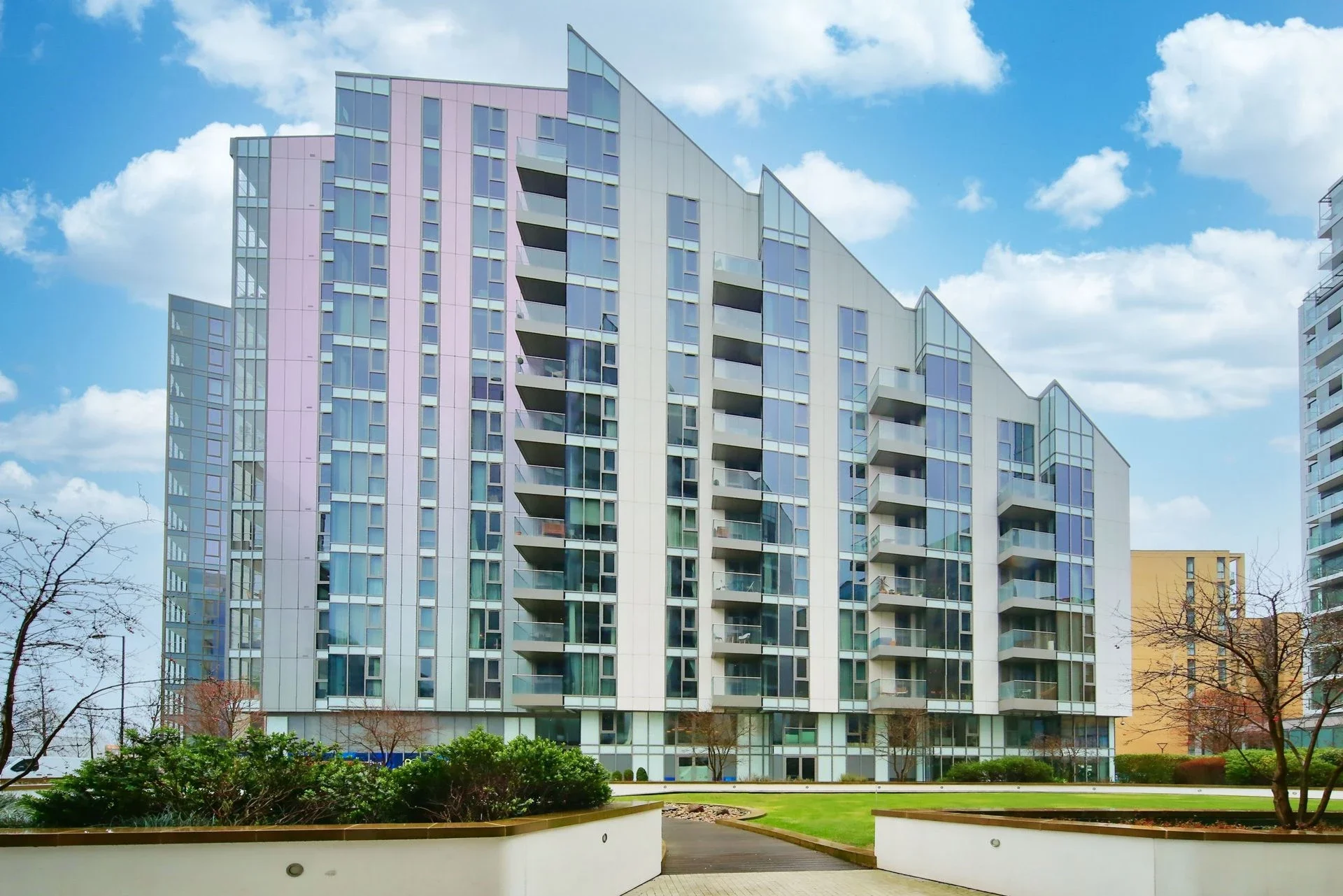 Flat Enterprise Way in Greater London