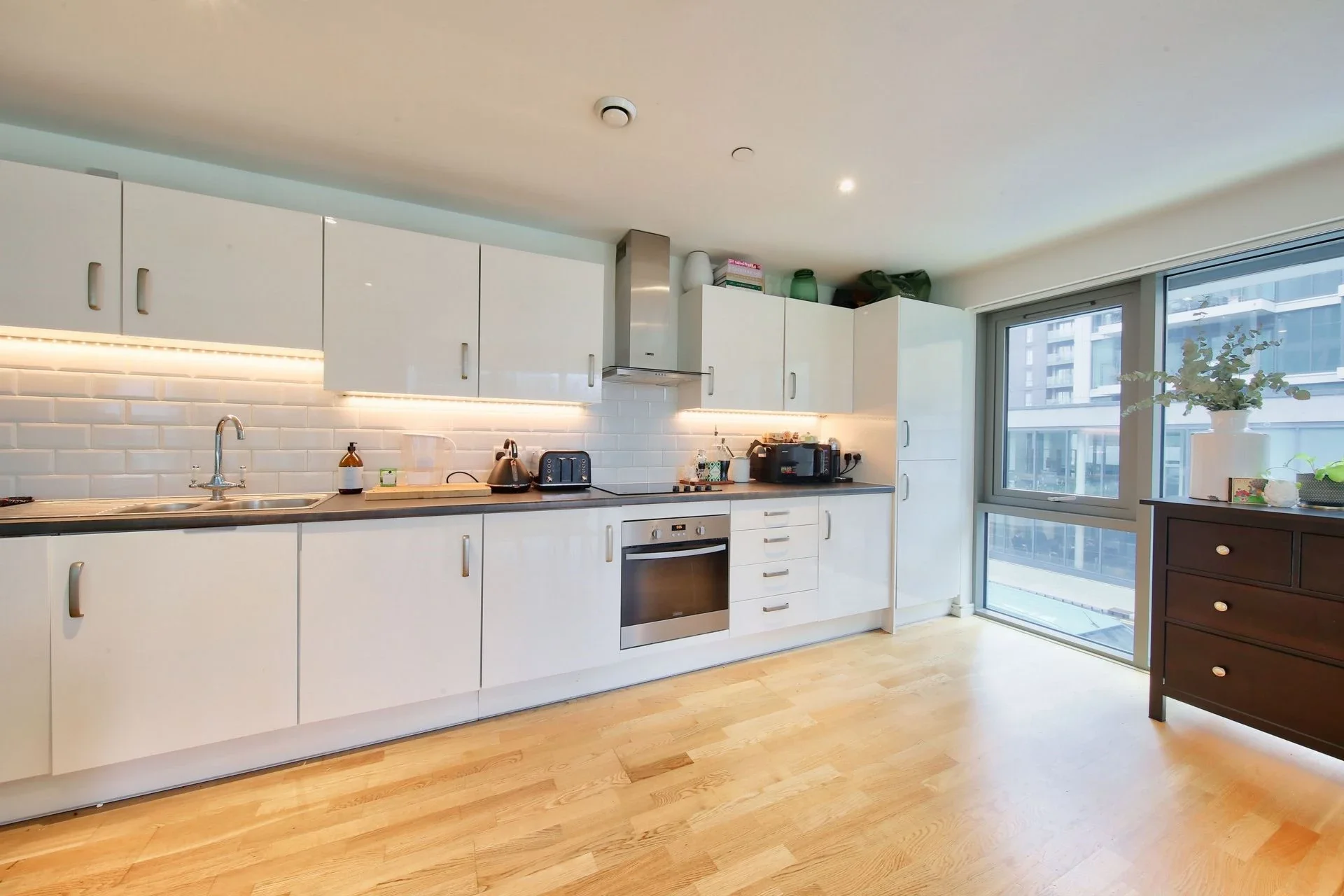 Flat Enterprise Way in Greater London