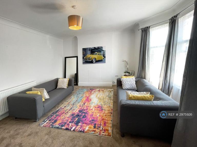 Flat St. Swithun's Road in Greater London