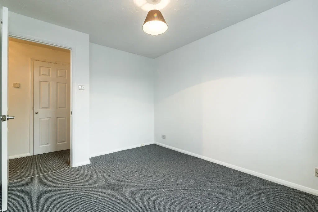 Flat Greenslade Road in Greater London