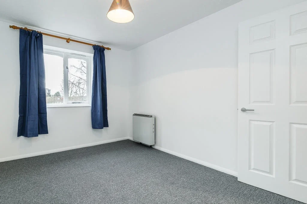 Flat Greenslade Road in Greater London