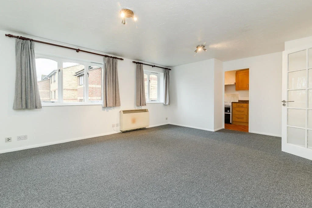 Flat Greenslade Road in Greater London