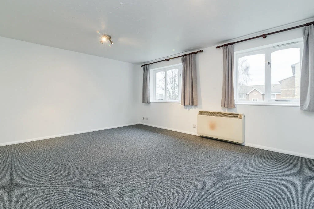 Flat Greenslade Road in Greater London