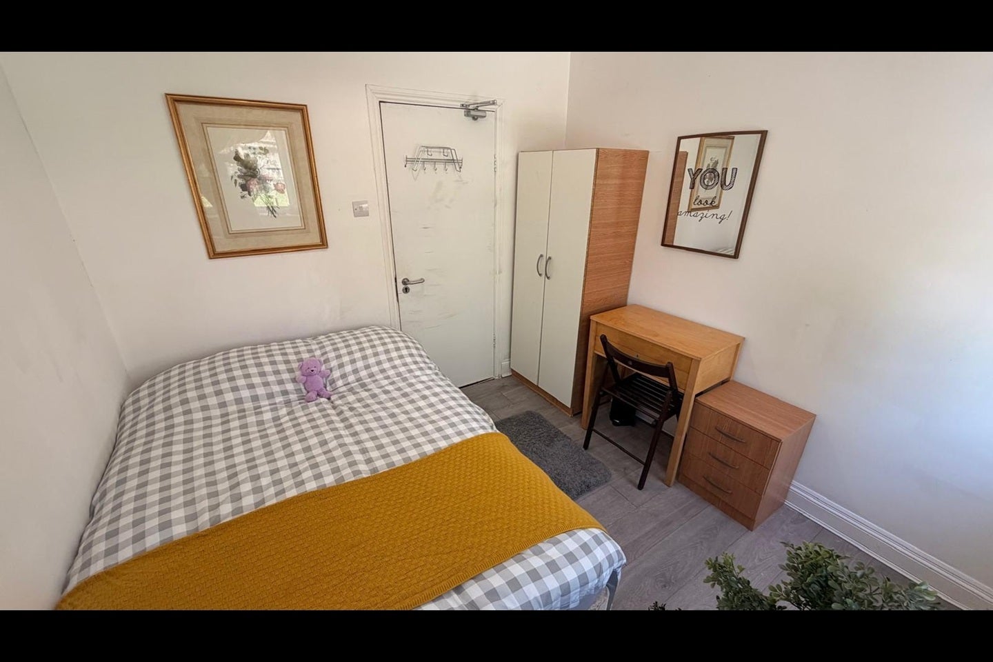 Room Lancelot Avenue in Greater London