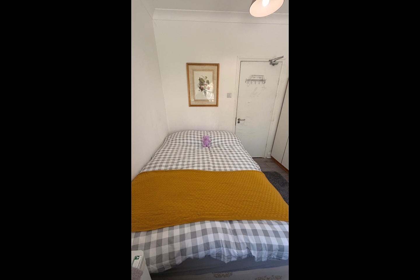 Room Lancelot Avenue in Greater London