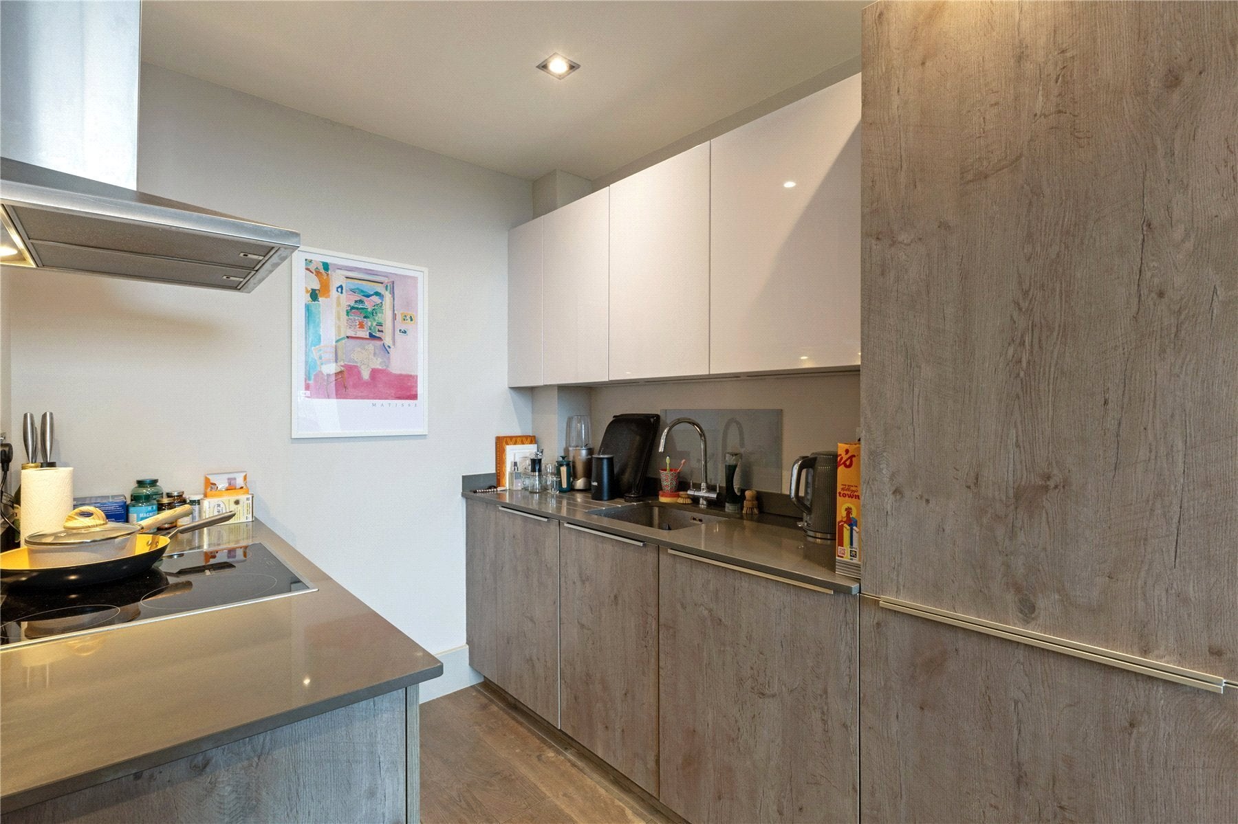 Flat Dunstable Road in Greater London