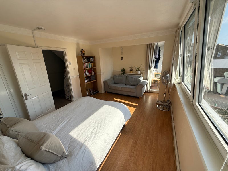 Room Tawny Way in Greater London