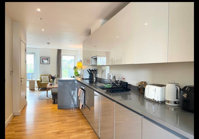 Room Cheering Lane in Greater London