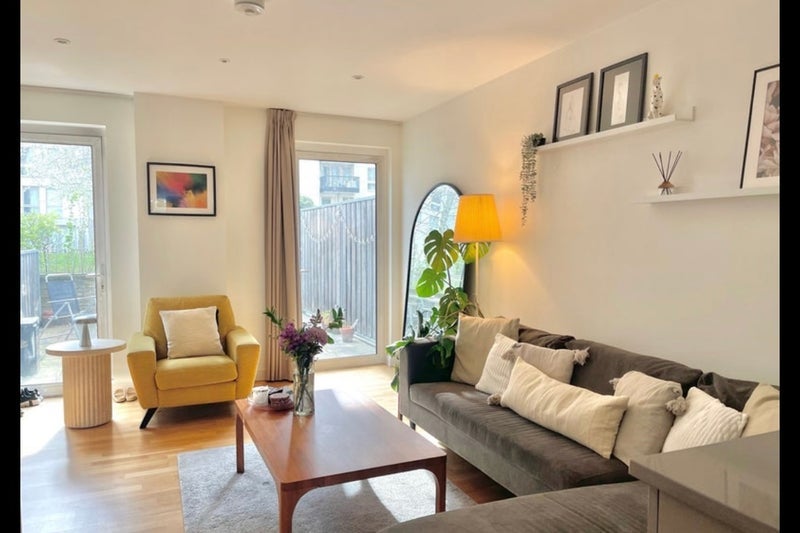 Room Cheering Lane in Greater London