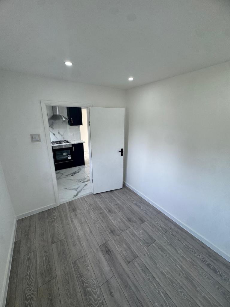 House Tantony Grove in Greater London