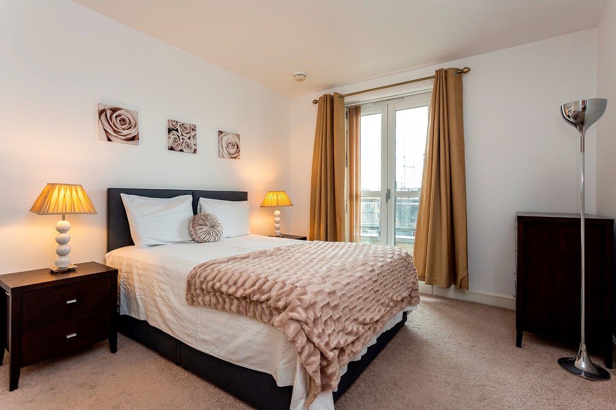 Flat Westferry Circus in Greater London