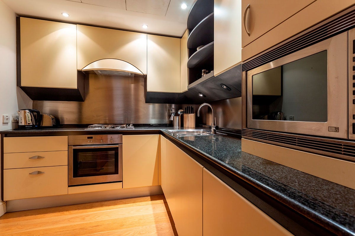 Flat Westferry Circus in Greater London
