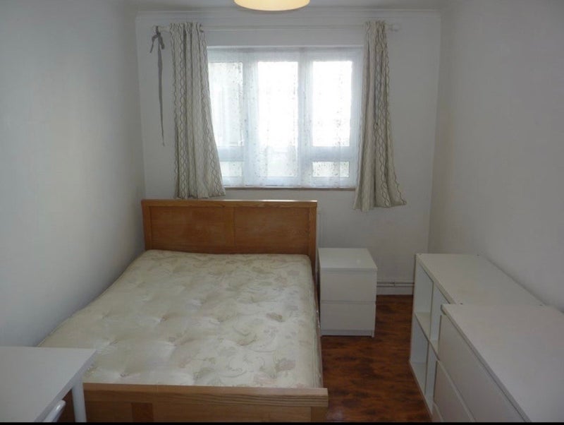 Room Augustus Street in Greater London