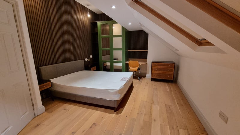 Room Coverton Road in Greater London