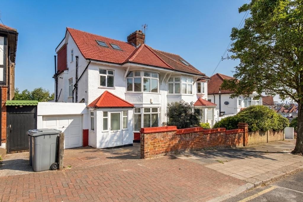 Flat Peter Avenue in Greater London