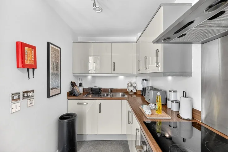 Flat Mortimer Square in Milton Keynes