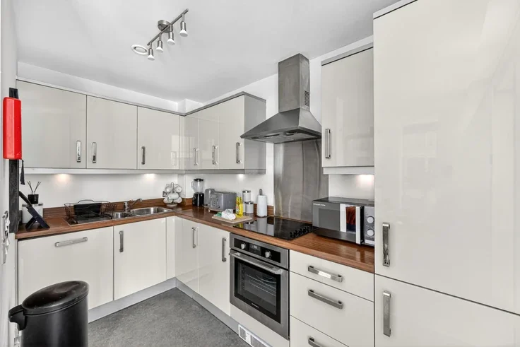 Flat Mortimer Square in Milton Keynes