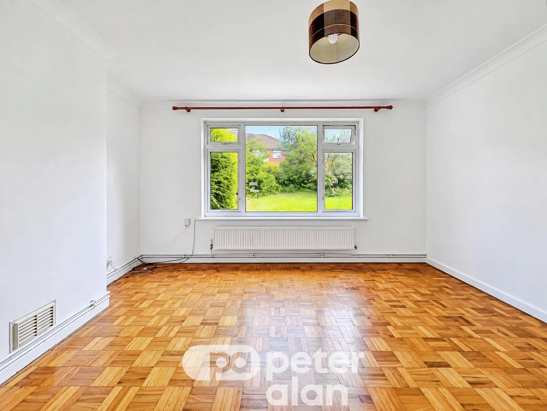 Flat Gwynant Crescent in Cardiff