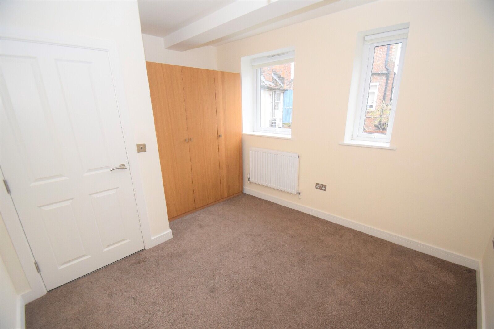 Flat Queen Square in High Wycombe