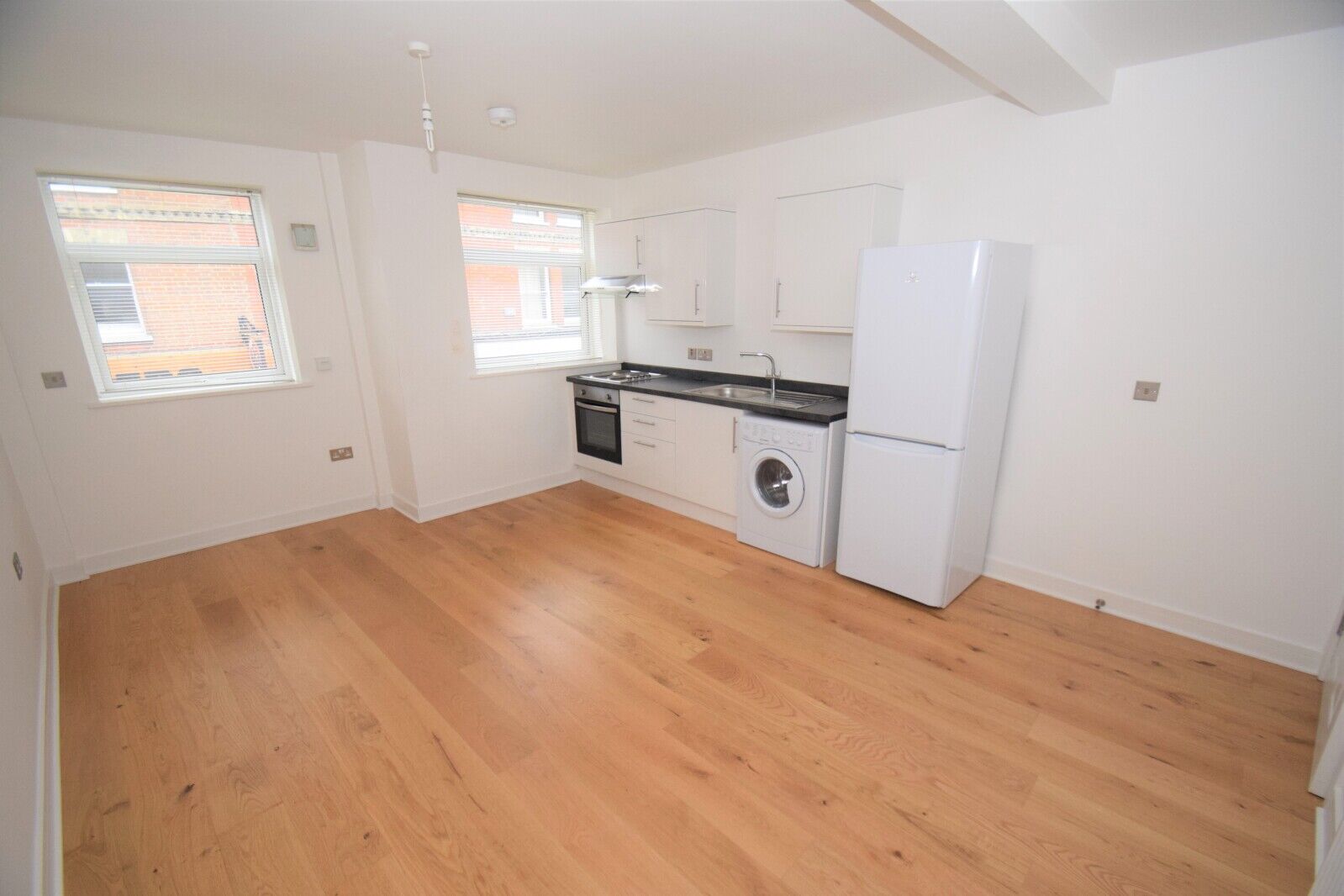 Flat Queen Square in High Wycombe