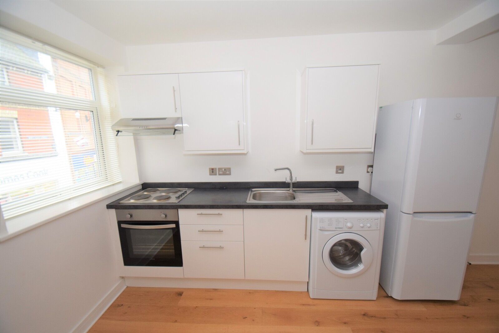 Flat Queen Square in High Wycombe