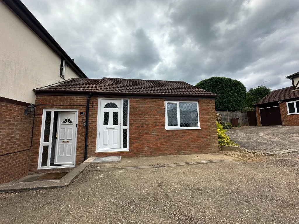 Flat Kimble Close in Wootton