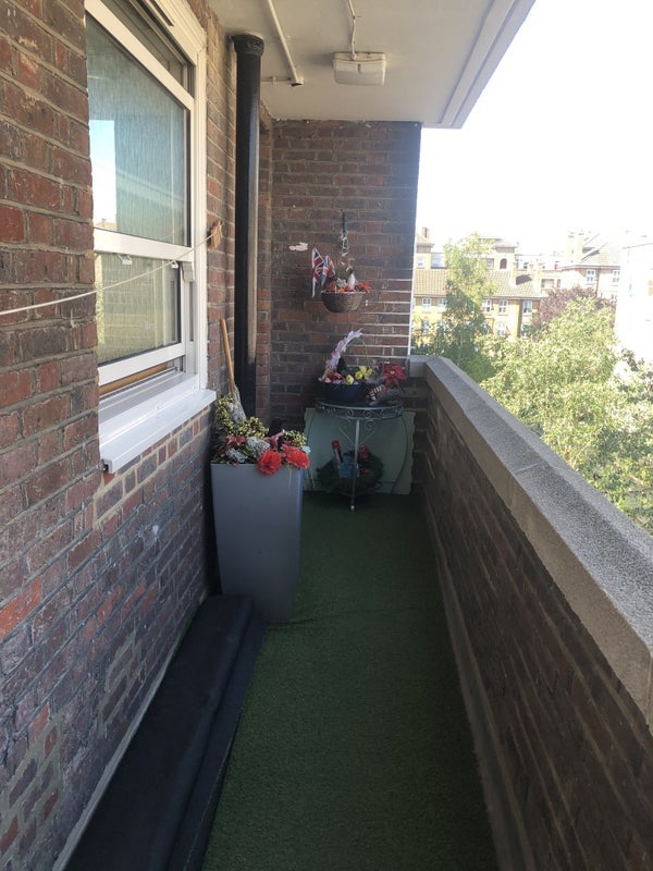 Room Dalgarno Way in Greater London