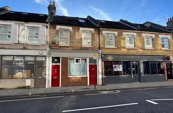 Flat Dawes Road in Greater London