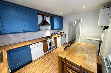Flat Dawes Road in Greater London