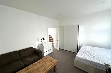 Flat Dawes Road in Greater London