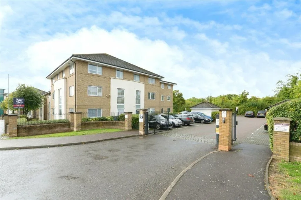Flat Hogg Lane in Grays