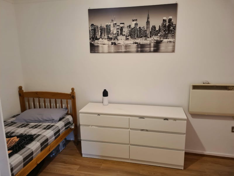 Room Meadowbrook Close in Slough