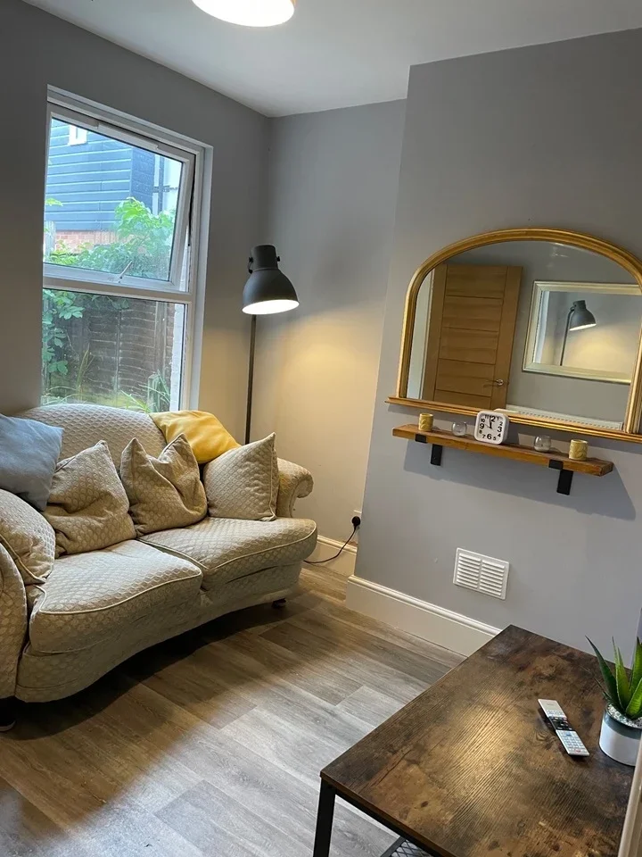 Room Knowles Road in Gloucester