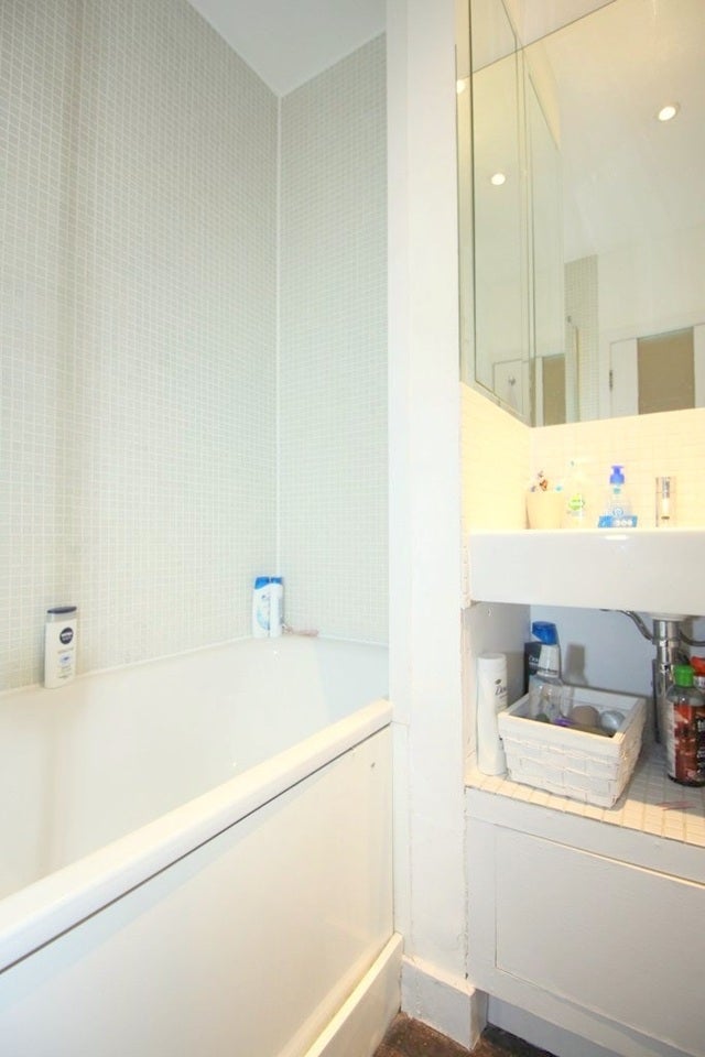 Room Wiltshire Close in Greater London