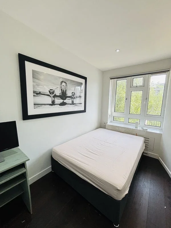 Room Wiltshire Close in Greater London