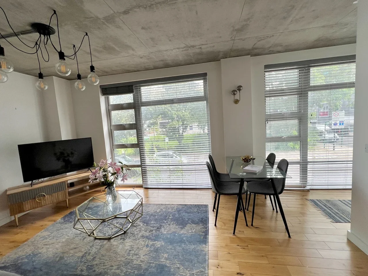 Flat Southgate Road in Greater London