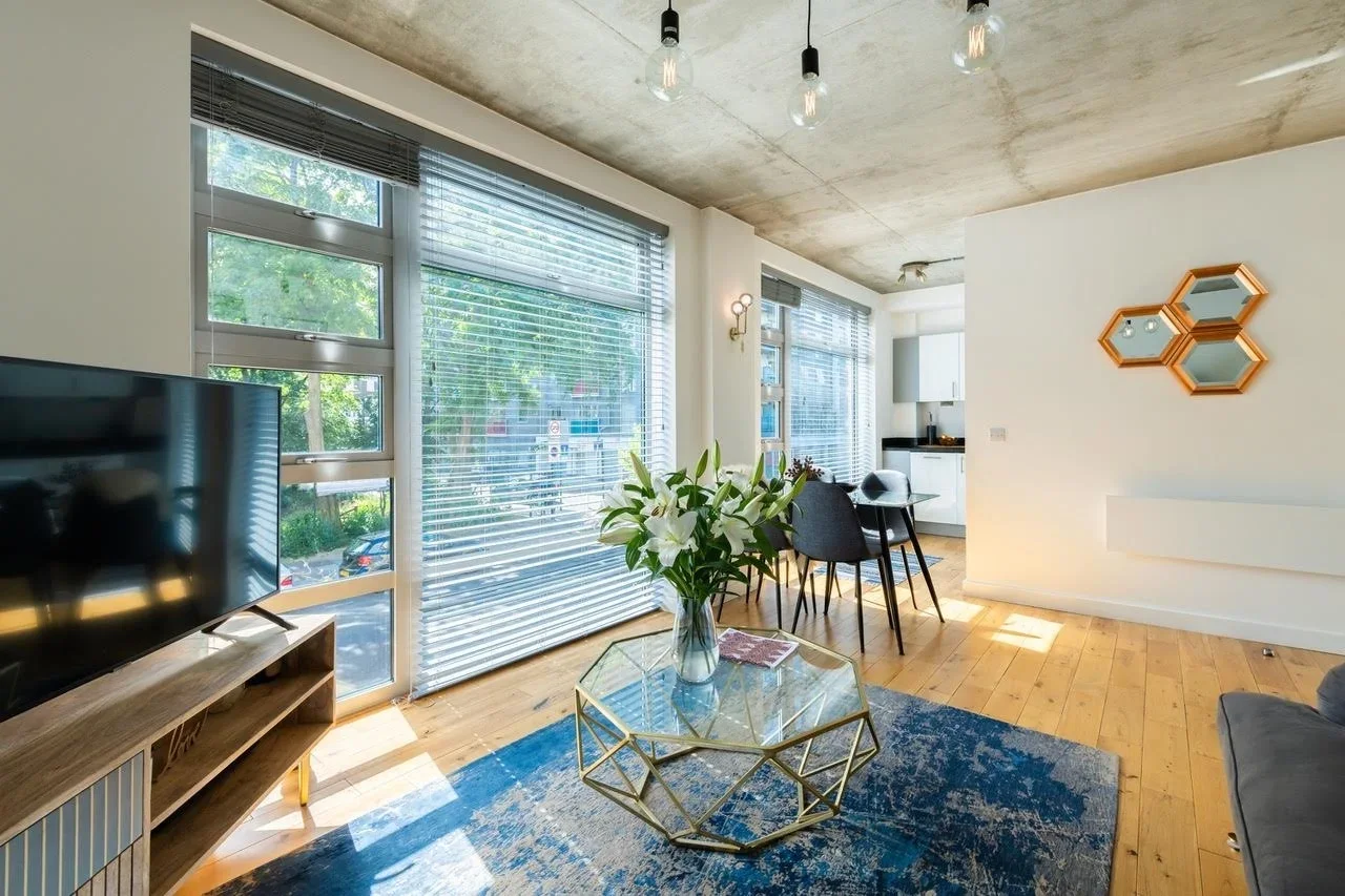 Flat Southgate Road in Greater London
