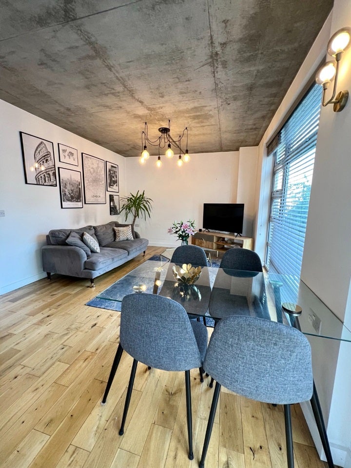 Flat Southgate Road in Greater London