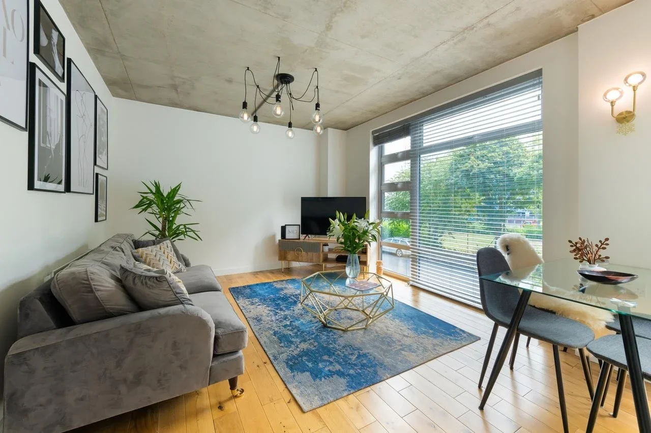 Flat Southgate Road in Greater London