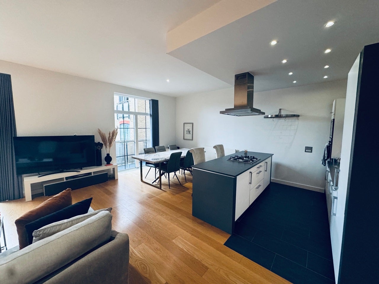 Flat York Road in Greater London