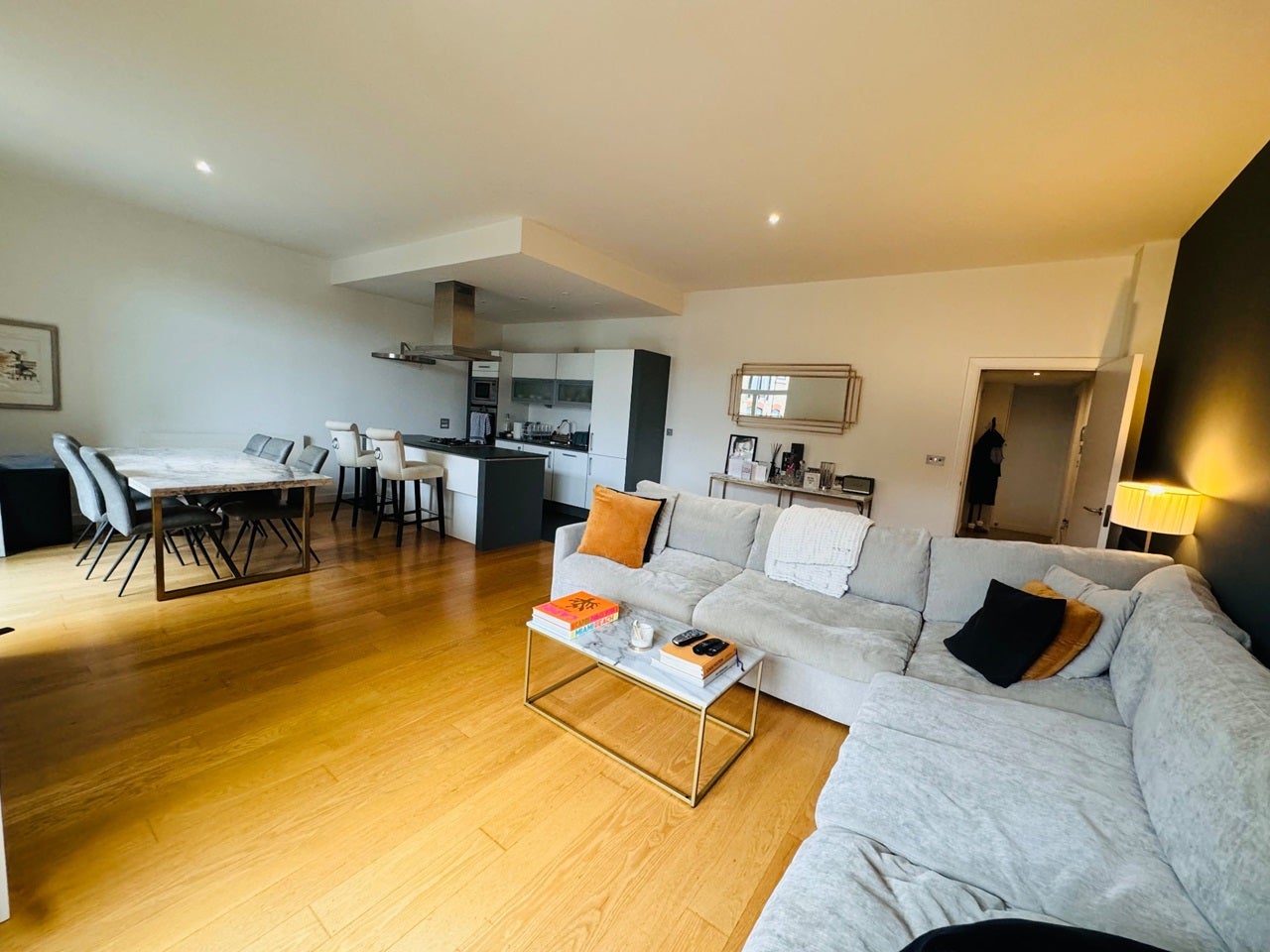 Flat York Road in Greater London